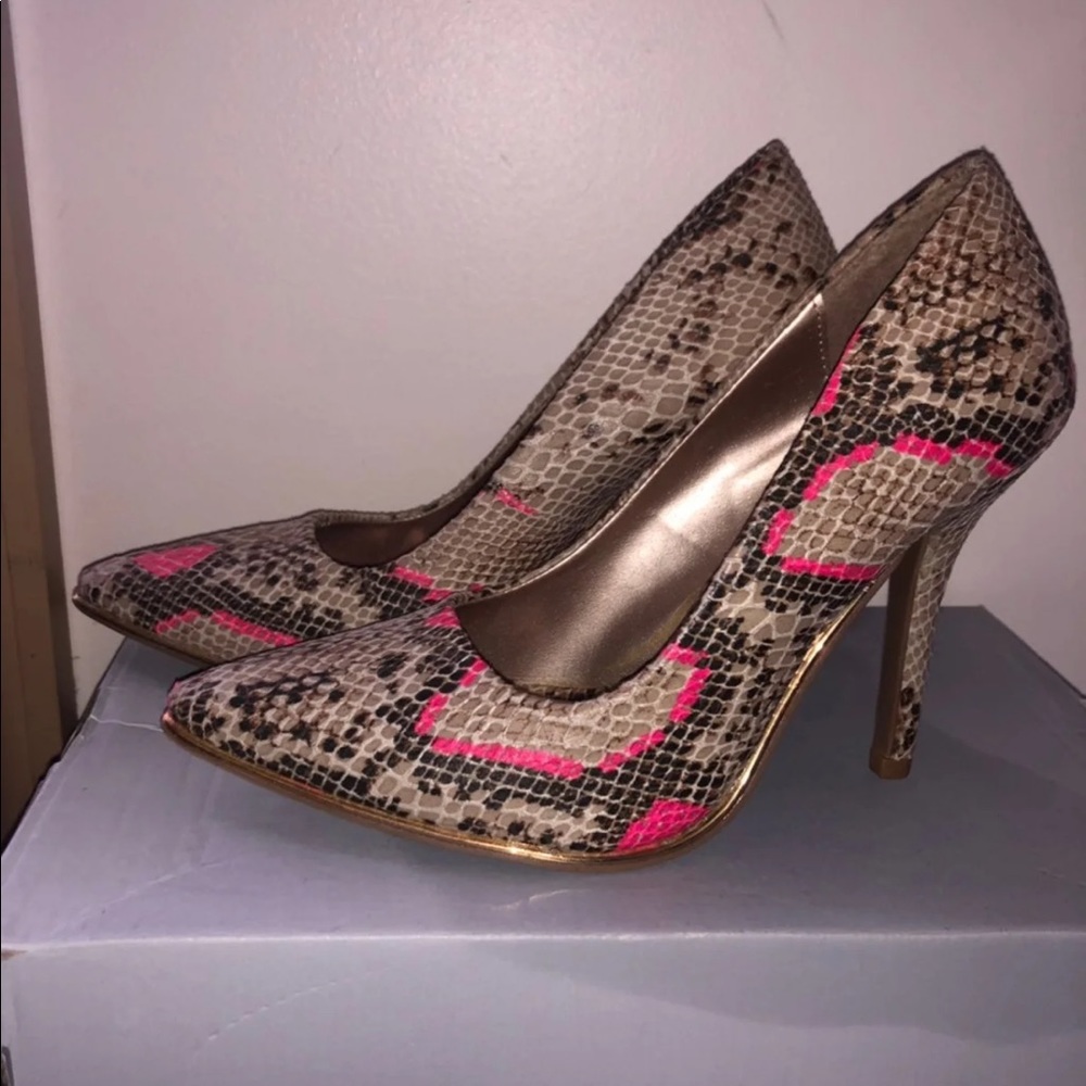 Snakeskin heels w hot pink never worn
